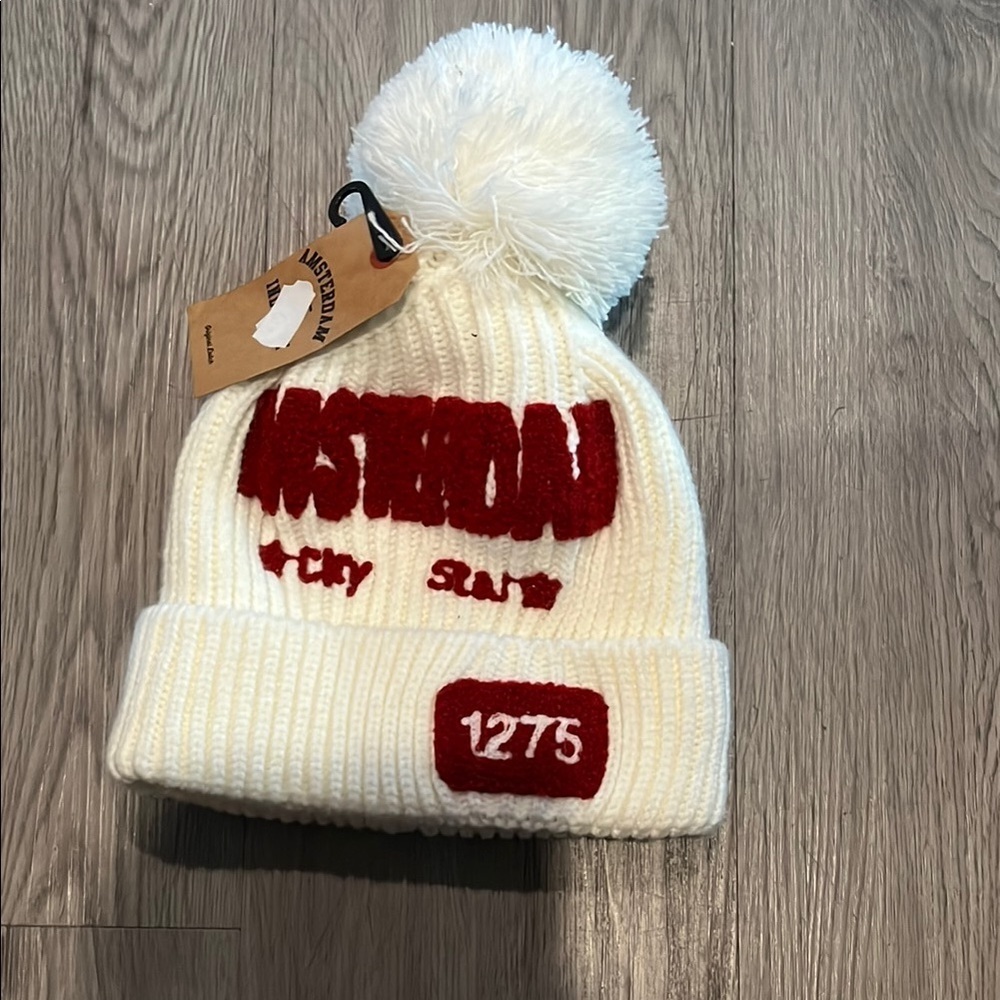 Adult White and Red Pom-Pom Beanie Amsterdam ❤️